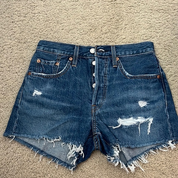 NWOT Levi 501 high waisted jean shorts - Picture 1 of 4